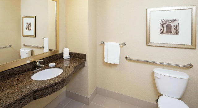 Четырёхместный номер Standard Hilton Garden Inn Sioux Falls South