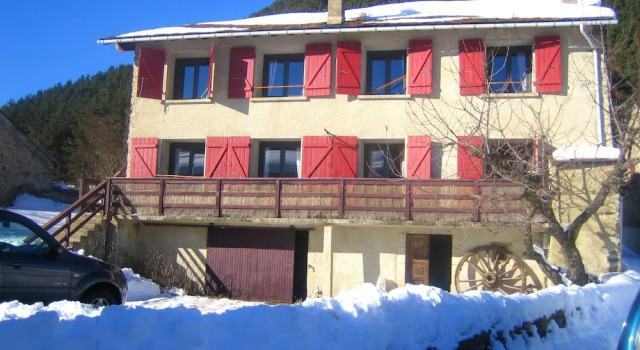 House With 3 Bedrooms in Espousouille, With Wonderful Mountain View an, Rezervați Hotel Fontrabiouse Languedoc-Roussillon