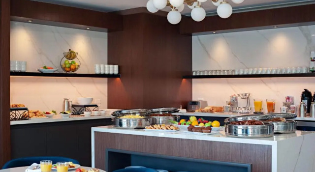 Четырёхместный клубный номер Standard Delta Hotels by Marriott Victoria Ocean Pointe Resort