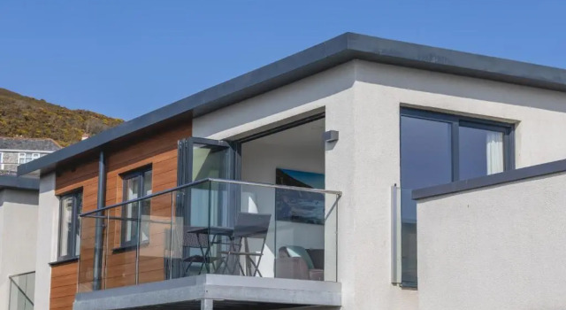 12 Putsborough - luxury flat, 4 minutes to Woolacombe beach with shared indoor pool., Book Hotel Hoteller i Woolacombe med pool, nær Combesgate Beach, Swimmingpool