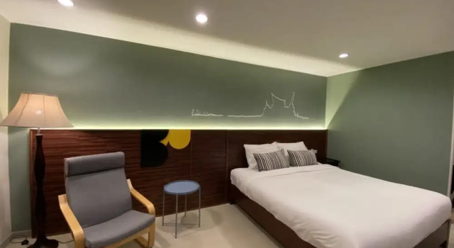 Двухместный номер Deluxe с балконом The Royal Bee Apart Hotel