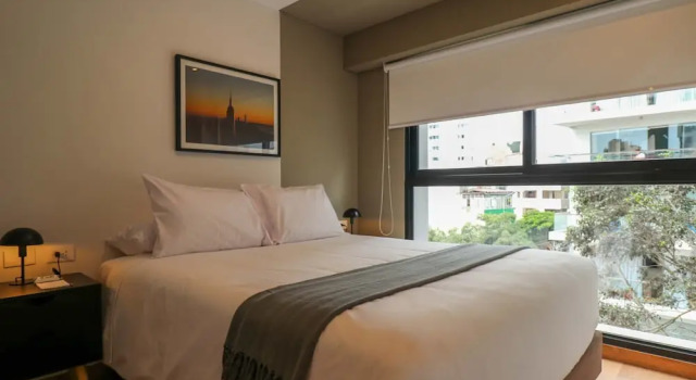 w Engaging 2BR Retreat w Balcony in Miraflores
