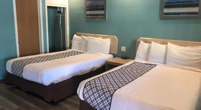 Четырёхместный номер Standard Bestway Inn