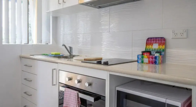 Апартаменты Seafront Getaway Studio, Great Location With Pool