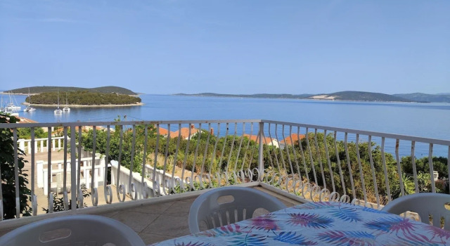 Коттедж с 4 комнатами с балконом Holiday Home Maja
