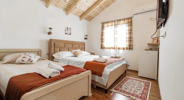 Vila Sofia Gllava - Resort, Забронировать Курортный отель Отели Gjirokastër County с парковкой, Парковка