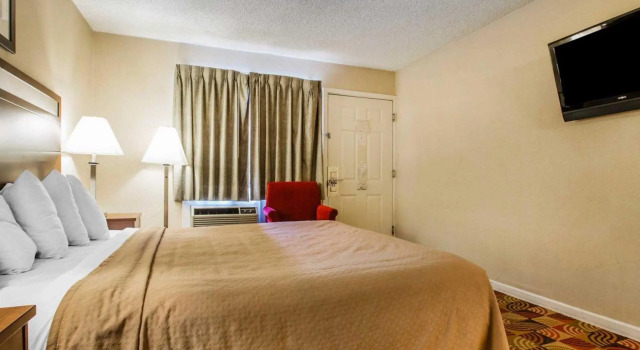 Camera Standard Quality Inn Redding near I-5