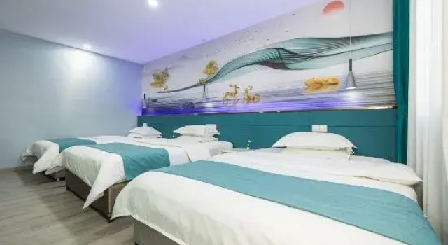 Трёхместный люкс Yinlilai Business Hotel (Tianquan Hospital of Traditional Chinese Medicine Branch)