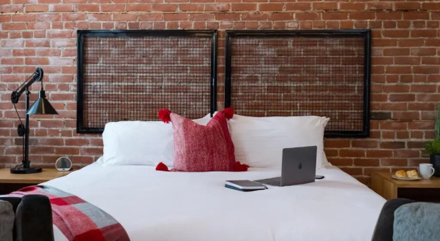 Люкс 48 King West Boutique Hotel