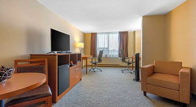 Четырёхместный номер Business Quality Inn & Conference Centre Downtown Sudbury