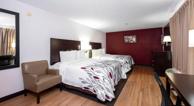 Четырёхместный номер Deluxe Red Roof Inn & Suites Dover Downtown