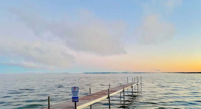Коттедж Charming Modern Cottage on Houghton Lake