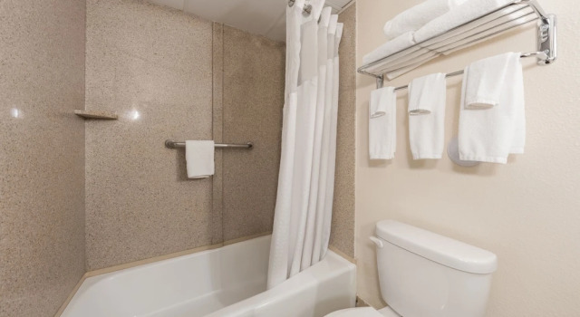 Люкс South Country Suites