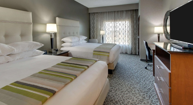 Четырёхместный номер Deluxe Drury Inn & Suites Columbus Polaris