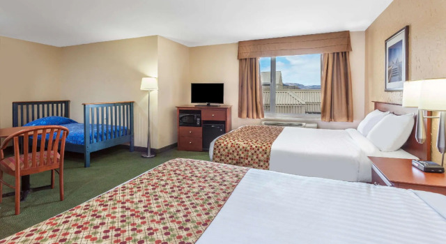 Четырёхместный номер Standard Super 8 by Wyndham Campbellton NB