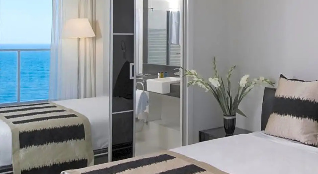 Island Suites Hotel