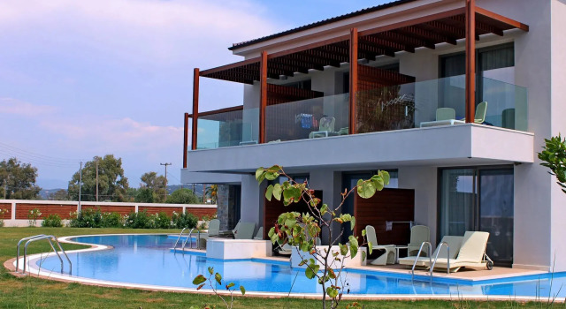Almуros Beach Resort and Spa