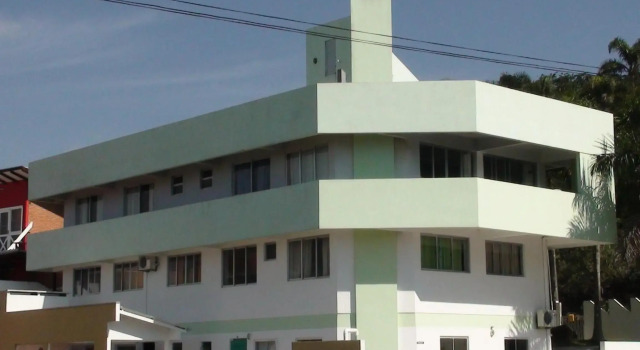 PRAIA DE 4 ILHAS Apartamento 2 Quartos A 60M Da Praia 2 Ar WIFI, Забронировать Апартаменты/квартира Бомбиньяс Санта-Катарина, рядом с Пляж Прибежище священников