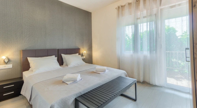 Modern Luxury 2-bedroom apt With Balcony & Patio, Rezerwuj Apartament Hotele w Split-Dalmatia County z parkingiem, Parking