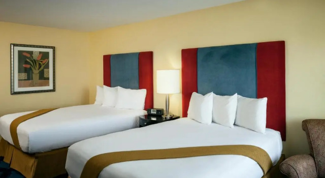 Четырёхместный номер Standard Plaza Inn & Suites at Ashland Creek