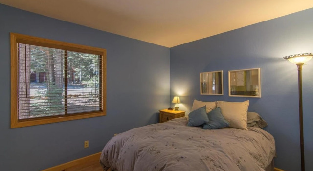 Ramsey 3 Bedroom Holiday Home By Tahoe Truckee, Забронировать Дом для отпуска Отели Траков с парковкой, рядом с Гольф-клуб Tahoe Donner, Парковка