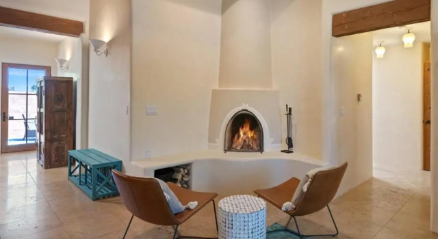 Коттедж с 3 комнатами Casa Nona - Pristine Home in the Railyard District, Walk to The Plaza