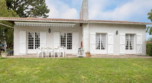 Tous à la mer, dans une grande maison de famille !, Đặt Khách sạn Le Cormier Pháp