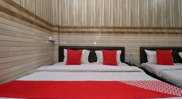 OYO 28409 Hotel Big City