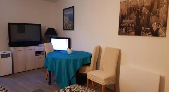 VIEILLE VILLE D AJACCIO POUR 3 PERs A 300M DU PORT ET A 15 MN DE LAEROPORT PROCHES DE PLUS BELLES PLAGES ET TTES COMMODITES A PROXIMITE, Varaa Huoneisto Ajaccio 