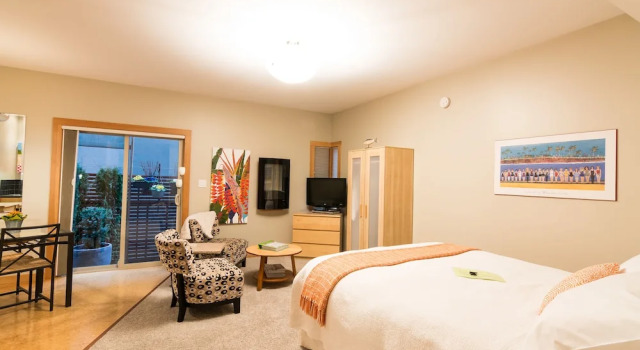 Cormier's Studio, Buchen Sie Bed & Breakfast Penticton 