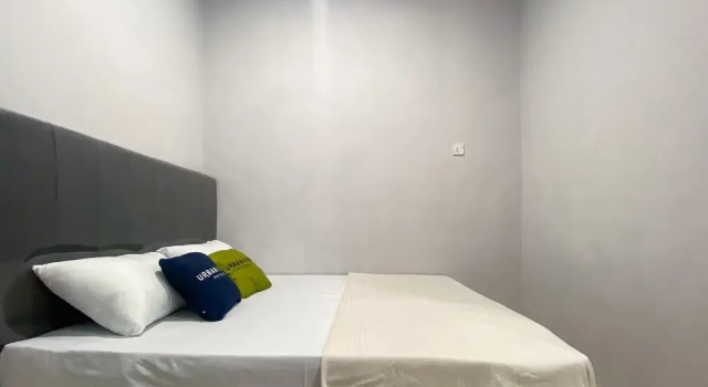Urbanview Hotel near DC Mall Crown Homestay Batam