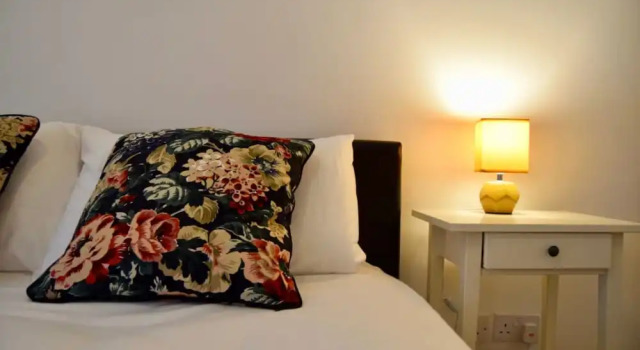 Cosy 1 Bedroom Flat Near Canary Wharf, Забронировать Отель Бизнес-отели Лондона, рядом с Кенари Уорф, 4* 5*