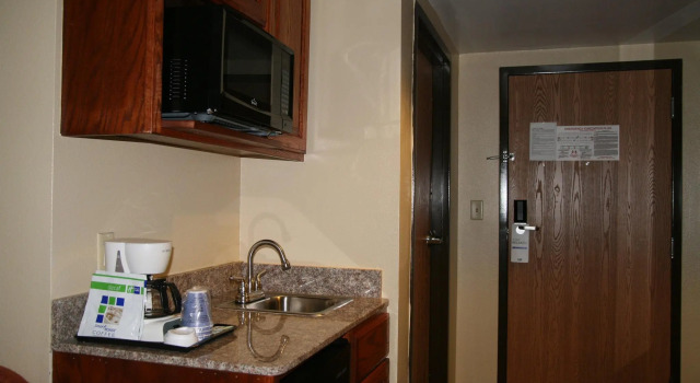 Двухместный люкс Holiday Inn Express Hotel & Suites Greenville