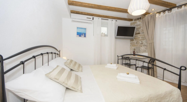 Apartments Stone Elegance, Prenota Appartamento Splitska 