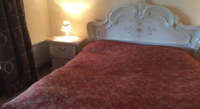 B&B Maison Brora, Забронировать Отель «постель и завтрак» Отели Вара с бассейном, Бассейн