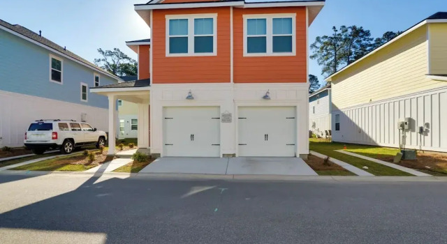 Коттедж Colorful Myrtle Beach House: 2 Mi to Beaches!