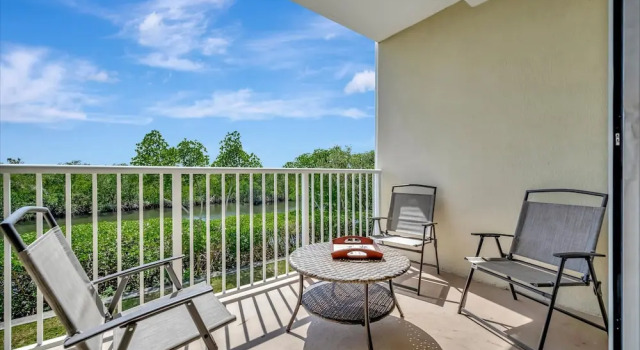 Апартаменты Mangrove View 2BR - Pool Hot Tub Gym Access