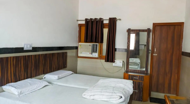 Hotel Goverdhan - Walking to Raja Ki Mandi Railway and 3km from ISBT, Забронировать Отель Агра штат Уттар-Прадеш, рядом с Jama Masjid