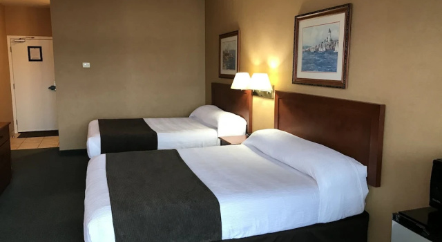 Четырёхместный номер Standard с видом на океан Beach Gardens Resort and Marina