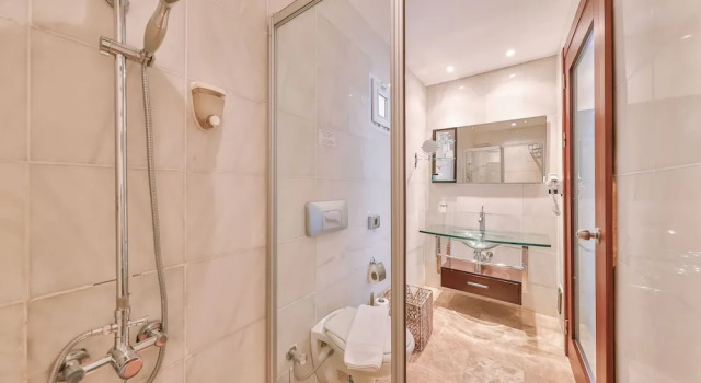 Четырёхместный номер Standard с балконом и с частичным видом на море Gardenia Hotel