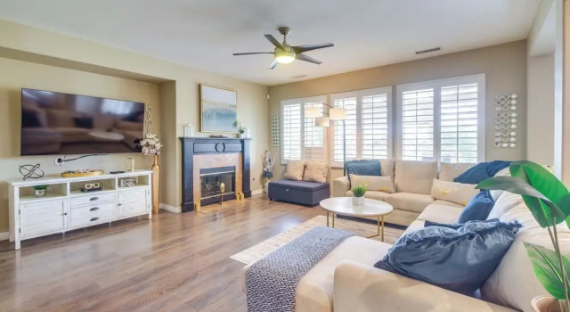 Коттедж 1 Mi to Coachella: Indio Home w/ Community Perks!