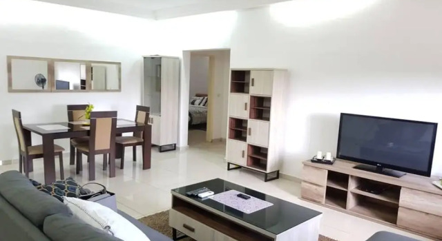 Résidence D Y T3, Boek Appartement Hotels in Abidjan met parkeren, Parkeren