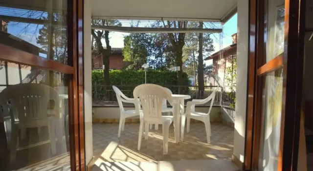 Nice Flat in a Residence With Common Pool in Lignano, Book Lejlighed Hoteller i Friuli Venezia Giulia med parkering, Parkering