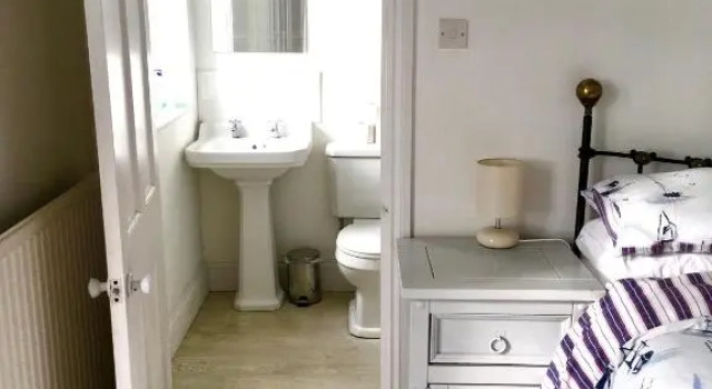 Lyme Regis renovated period seaside flat, Забронировать Отель Отели Лайм-Риджис с парковкой, рядом с Church Cliff Beach, Парковка