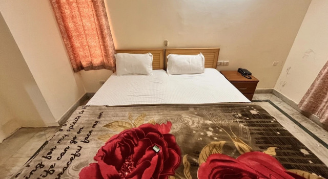 Hotel Sunshine, Забронировать Отель Гургаон Gurgaon Region, рядом с Motorola Solutions India