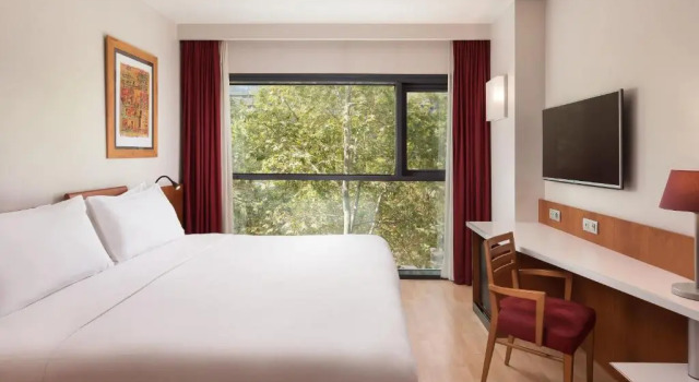 Двухместный номер Classic Four Points by Sheraton Barcelona Diagonal
