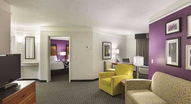 La Quinta Inn & Suites by Wyndham Phoenix Scottsdale, Забронировать Отель Отели Скотсдейл с парковкой, Парковка