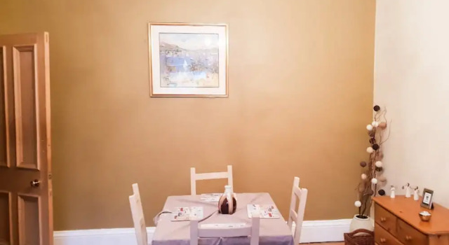 1 Bedroom Apartment Near Edinburgh City Centre, Забронировать Апартаменты/квартира Бротон Эдинбург, рядом с Железнодорожный вокзал Эдинбург-Уэверли