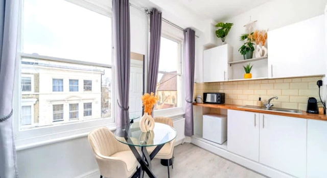 West Kensington Modern Couple Retreat, Забронировать Апартаменты/квартира Отели Лондона с парковкой, Парковка