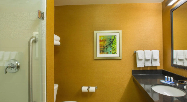 Четырёхместный номер Standard Fairfield Inn & Suites Columbus OSU